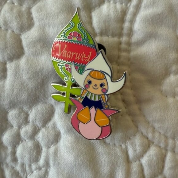 Disney Its A Small World 2019 Box Collection Dutch Girl Vaarwel Good Bye Pin - Picture 1 of 2